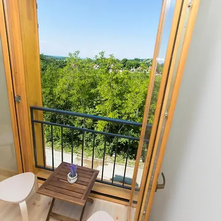 Illaberek Vendeghaz *