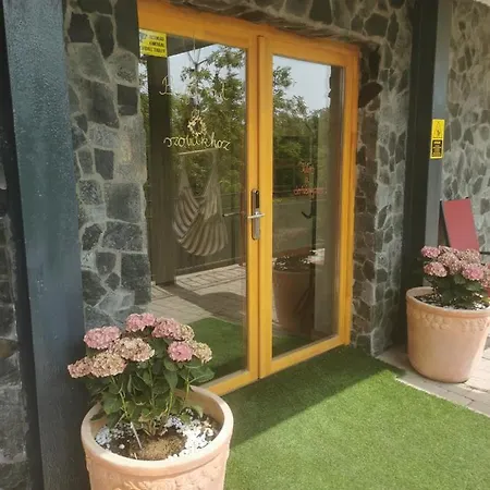 Πανσιόν Illaberek Vendeghaz Sukoró