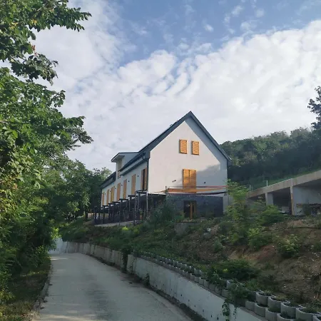 Illaberek Vendeghaz Penzion *