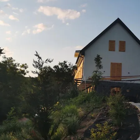 Illaberek Vendeghaz 招待所