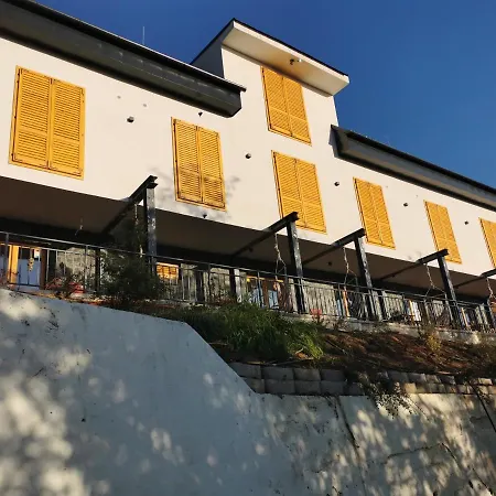 Illaberek Vendeghaz Πανσιόν *