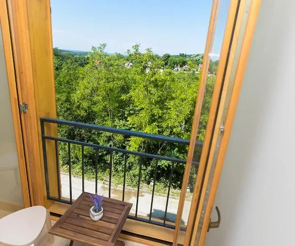 Illaberek Vendeghaz *