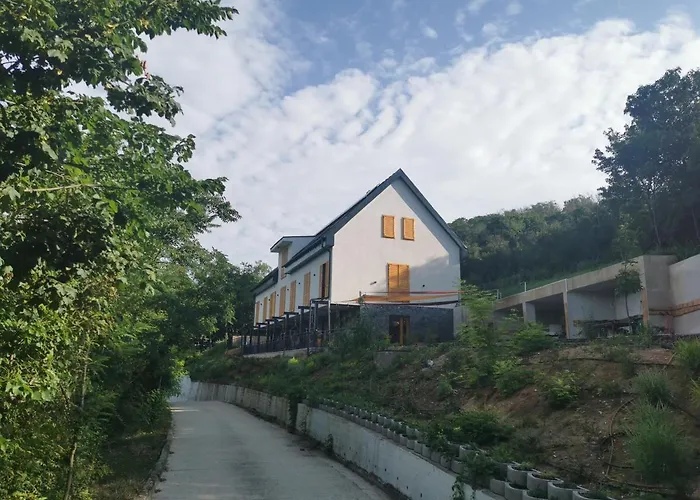 Illaberek Vendeghaz בית הארחה *