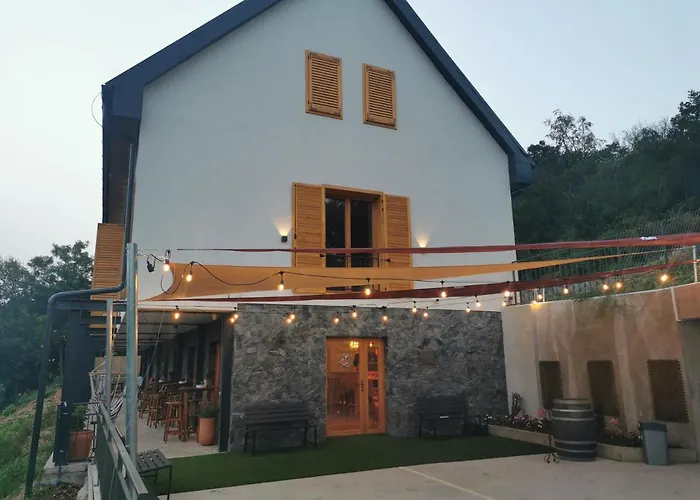 Illaberek Vendeghaz בית הארחה *