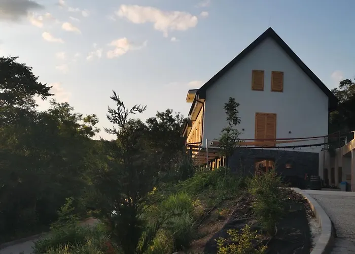 Illaberek Vendeghaz בית הארחה