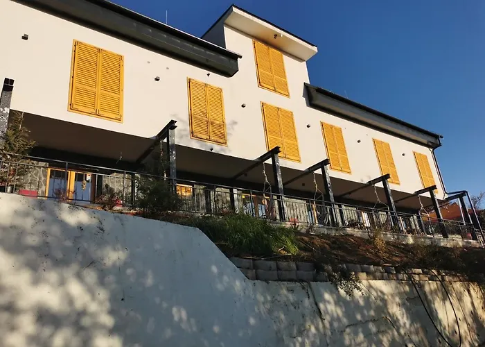 Illaberek Vendeghaz Πανσιόν *
